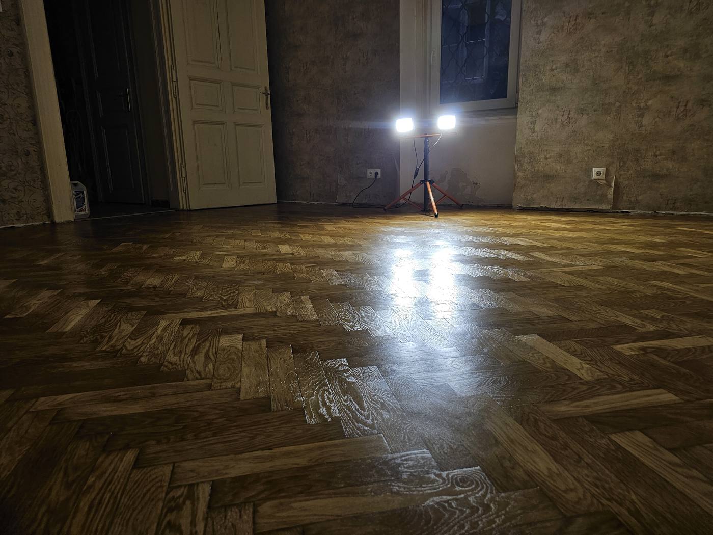 Csiszolt és lakkozott parketta