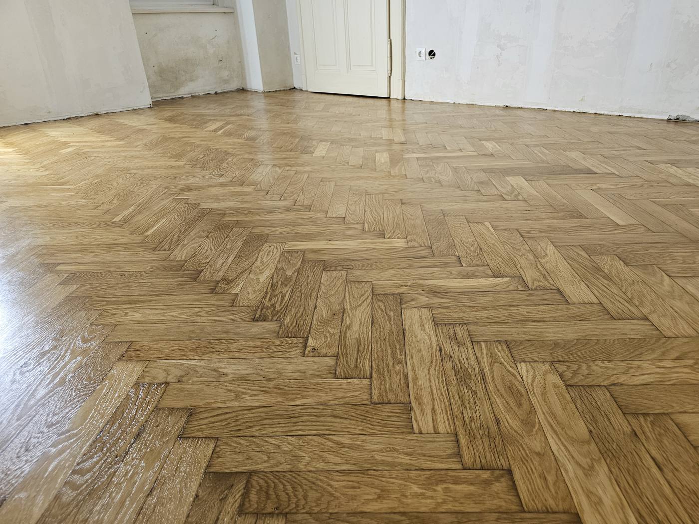 Csiszolt és lakkozott parketta